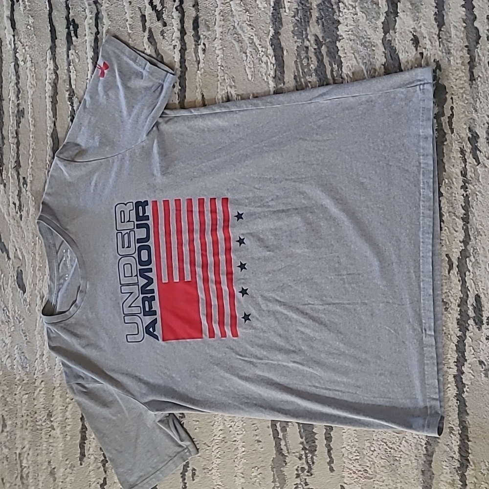Under Armour Loose Fit, Gray T-Shirt with Red Graphic, LG
